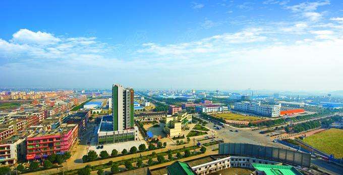 岳麓區(qū)近年來(lái)?yè)屪ァ皣?guó)家級(jí)新區(qū)+”機(jī)遇 譜寫(xiě)跨越精彩篇章